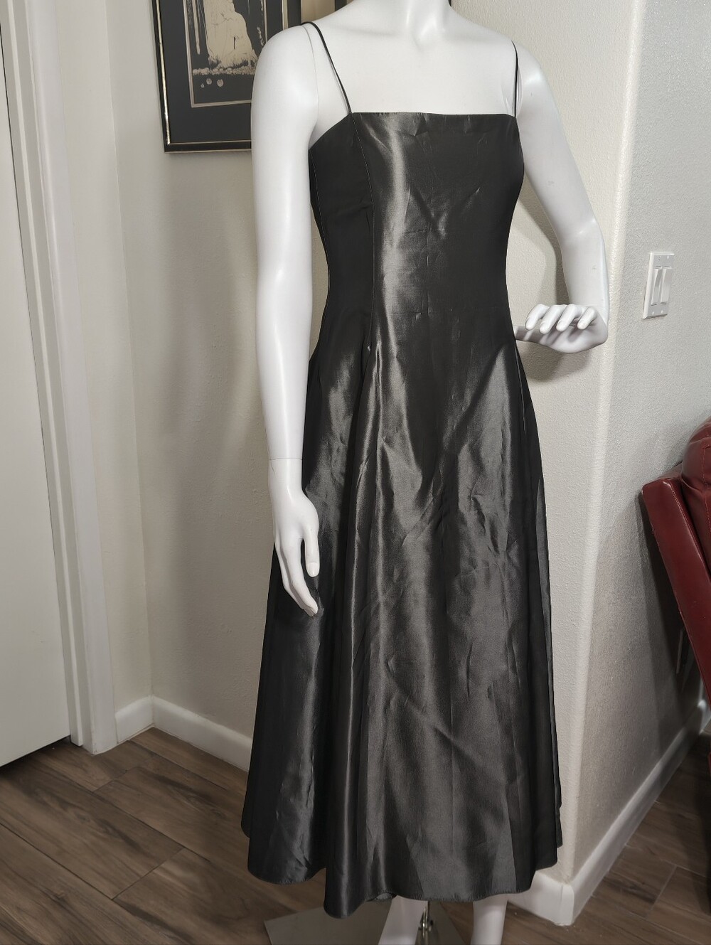 Vintage Laundry By Shelli Segal Size 4 Metallic Grey